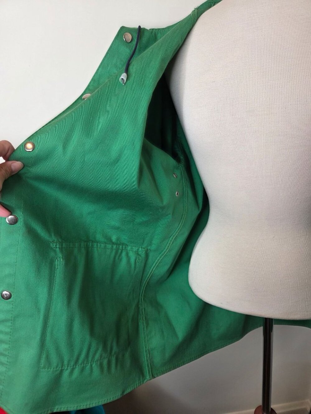 Womens VTG Hooded Vinyl Raincoat L Reversable Navy Canvas Green Snaps pockets - Picture 7 of 10